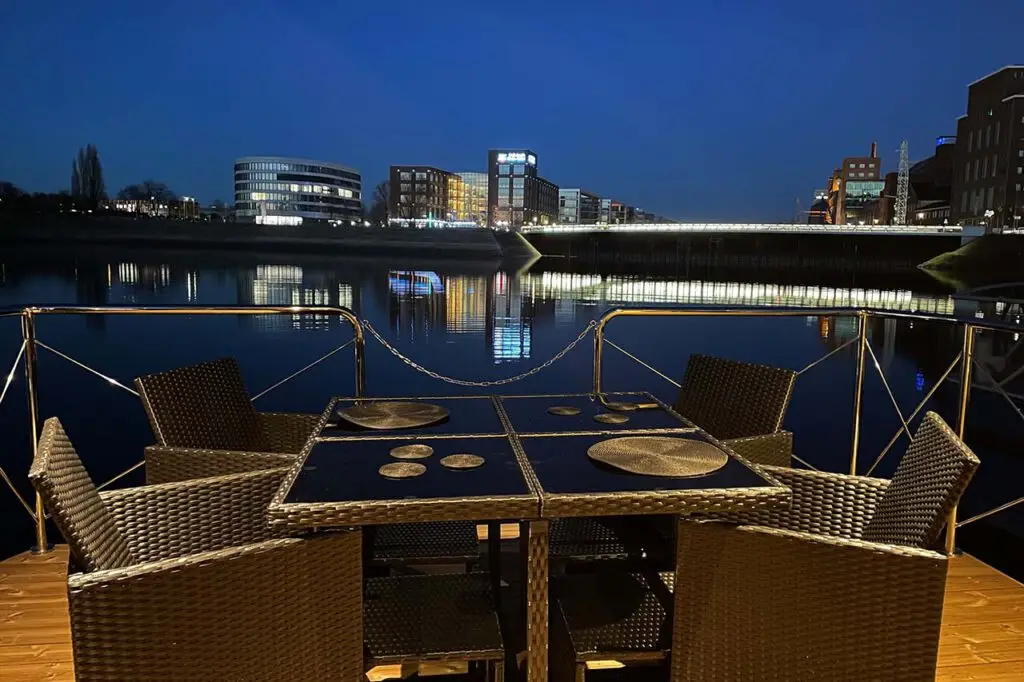 Vordere Terrasse beim Sonnenaufgang