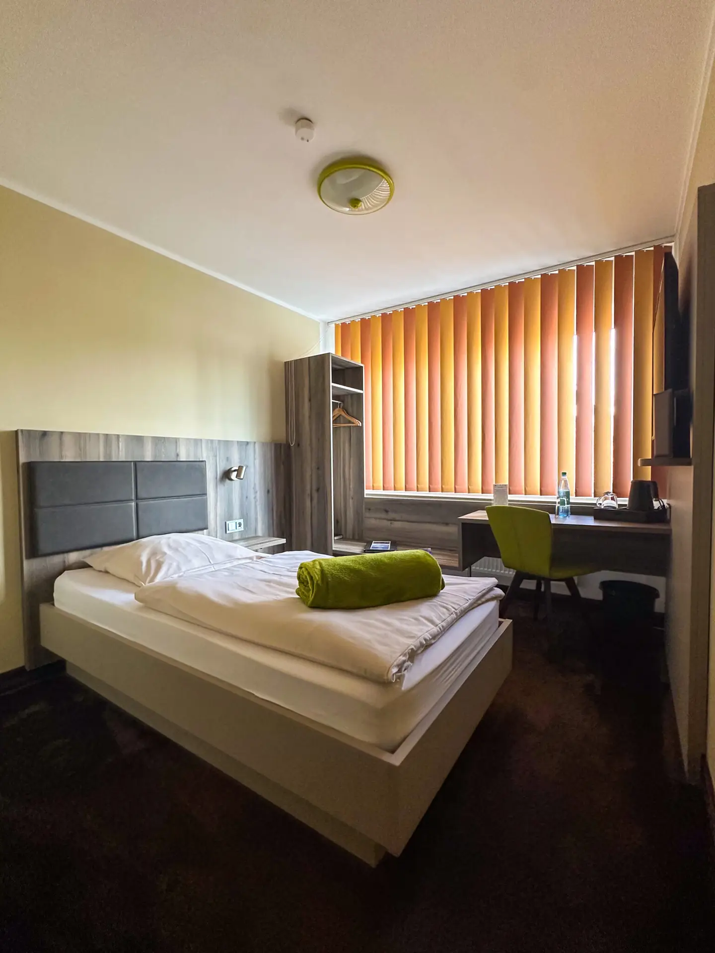 Einbett Zimmer